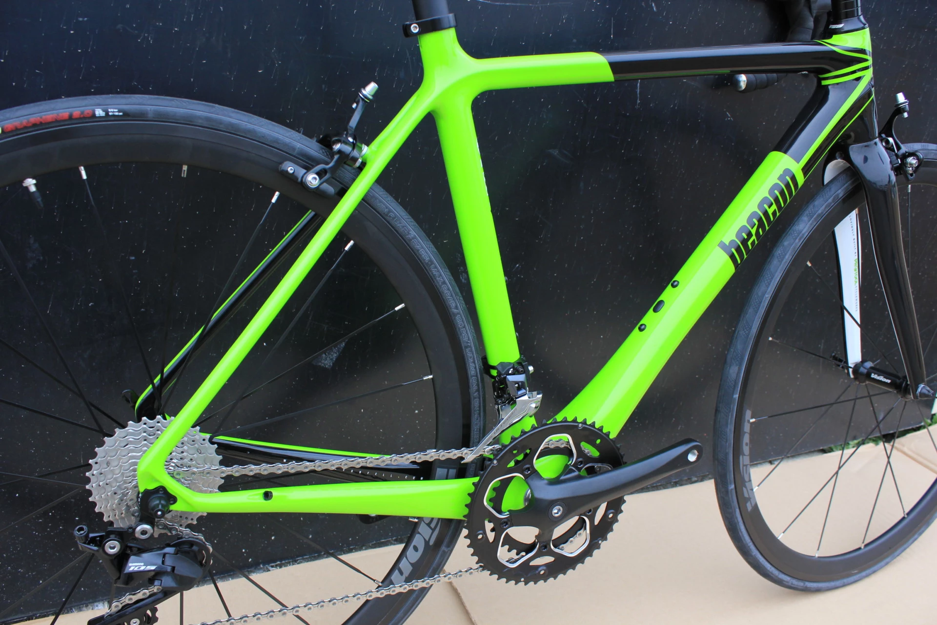 DEDACCIAI Vélo BEACON Carbone BF 100 Noir/vert Flash 5 DEDACCIAI Vélo BEACON Carbone BF 100 Noir/vert Flash – Image 5