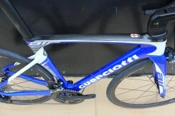 Vélo GUERCIOTTI EUREKA AIR Carbone Shimano Ultégra 8000 11V Bleu/blanc -Vélos de Route Soldes guerciotti bleu 2 scaled 1