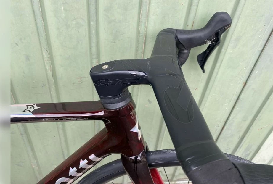 BH Vélo GUERCIOTTI VELOCE S Disc Carbone 2022 Rouge 3 BH Vélo GUERCIOTTI VELOCE S Disc Carbone 2022 Rouge – Image 3