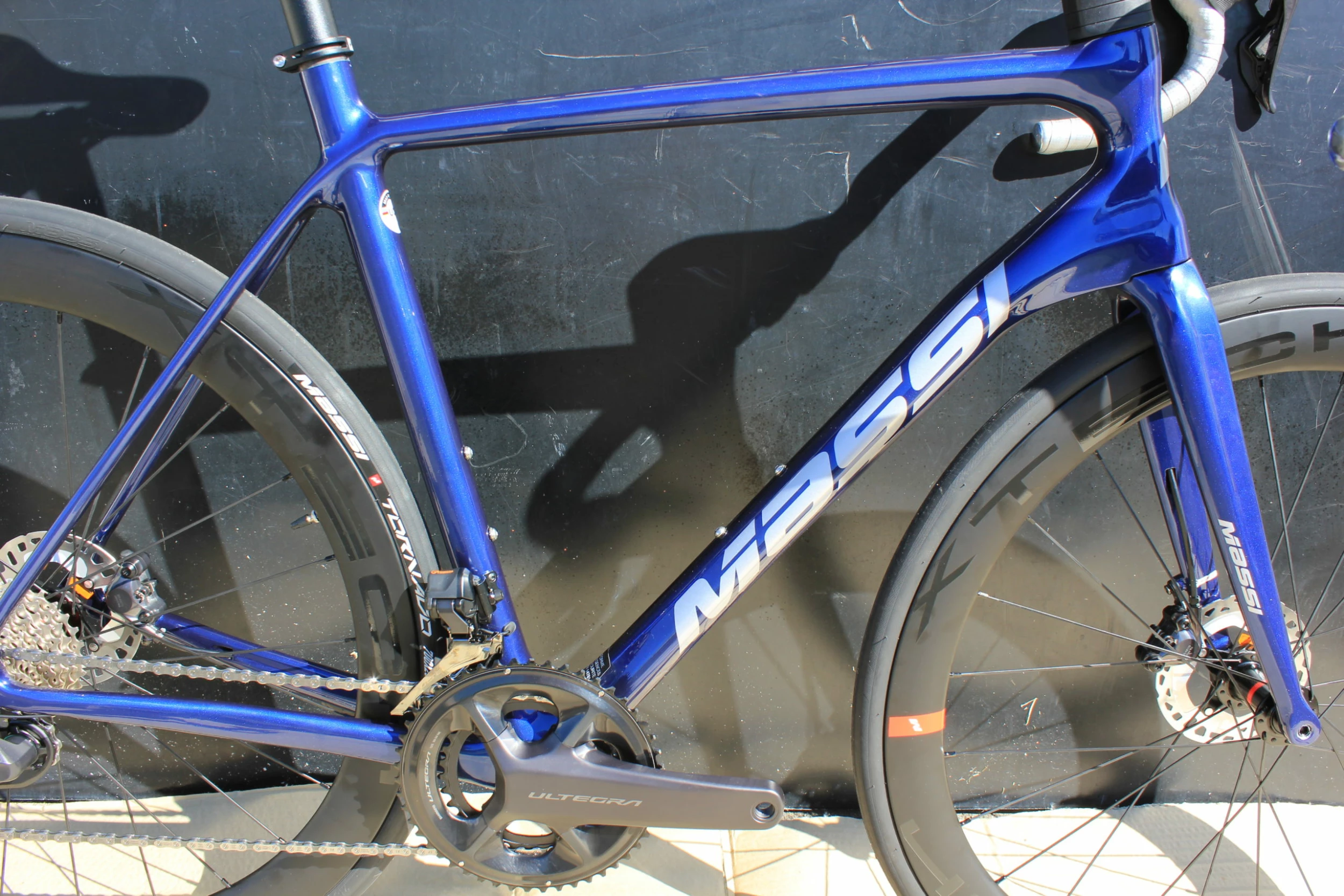 BH Vélo MASSI TEAM Race Carbone Shimano 105 Di2 12V Bleu 2 BH Vélo MASSI TEAM Race Carbone Shimano 105 Di2 12V Bleu – Image 2