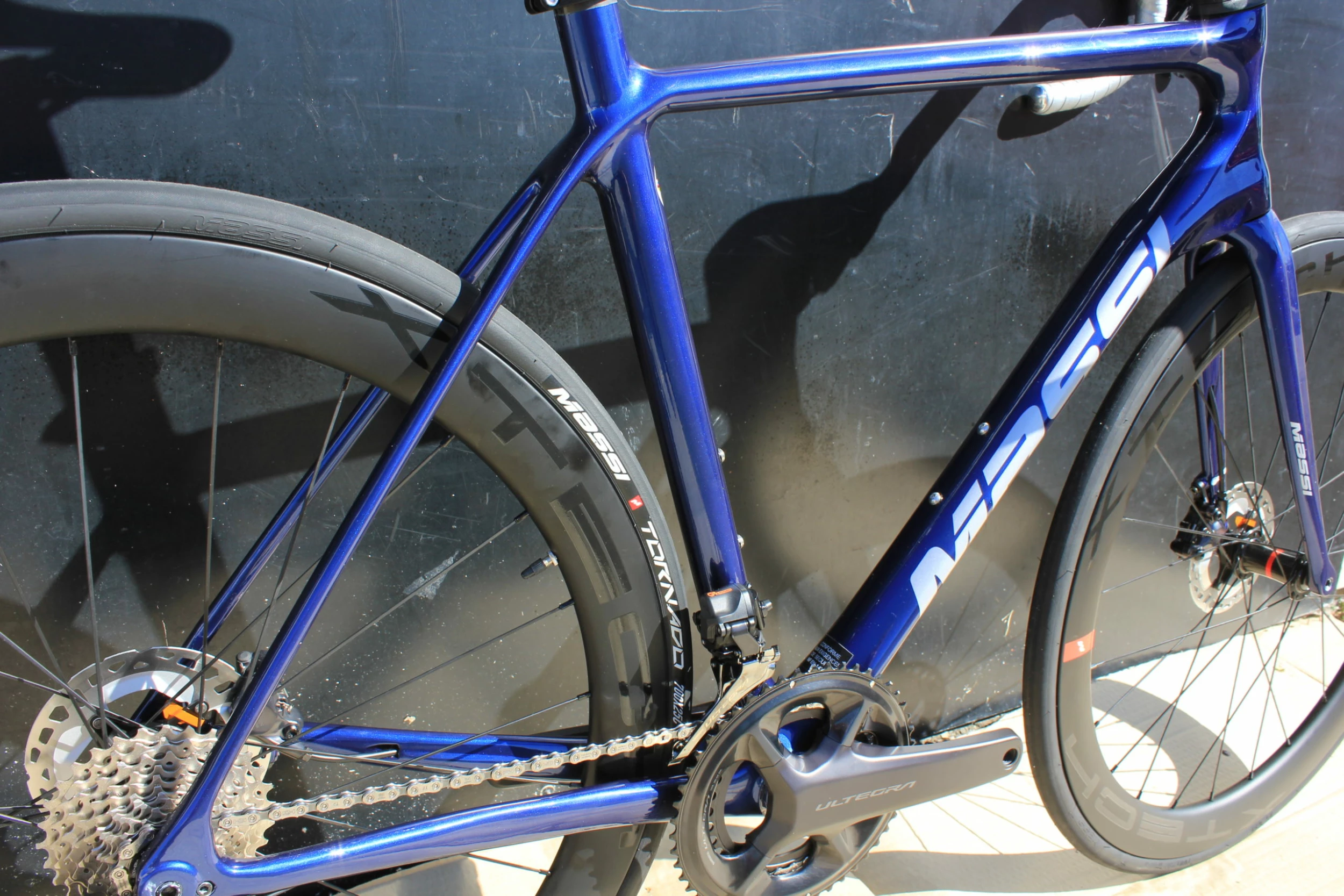 BH Vélo MASSI TEAM Race Carbone Shimano 105 Di2 12V Bleu 4 BH Vélo MASSI TEAM Race Carbone Shimano 105 Di2 12V Bleu – Image 4