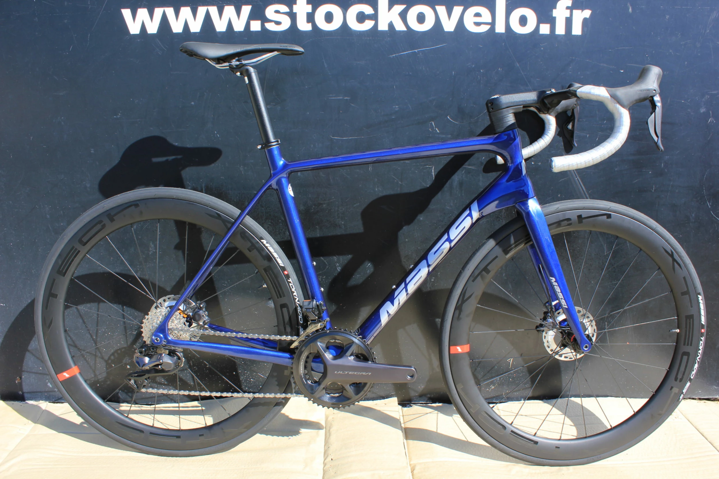 BH Vélo MASSI TEAM Race Carbone Shimano 105 Di2 12V Bleu 1 BH Vélo MASSI TEAM Race Carbone Shimano 105 Di2 12V Bleu