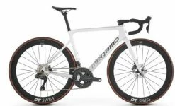 LEADER FOX Vélo MEGAMO PULSE Elite 01 Carbone Shimano Dura-Ace 9200 Di2 12V 2023 Sky Grey Ou Black Ou Red