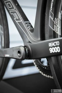 Vélo MERIDA REACTO équipe Pro BAHRAIN Shimano Dura-Ace 9150 Di2 11V Bleu/rouge/gold -Vélos de Route Soldes reacto 9000 4 2