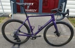 Vélo TIME ALPE D’HUEZ 01 DISC Campagnolo EKAR 13V Gloss Carbone Purple -Vélos de Route Soldes time 01 purple ekar 13